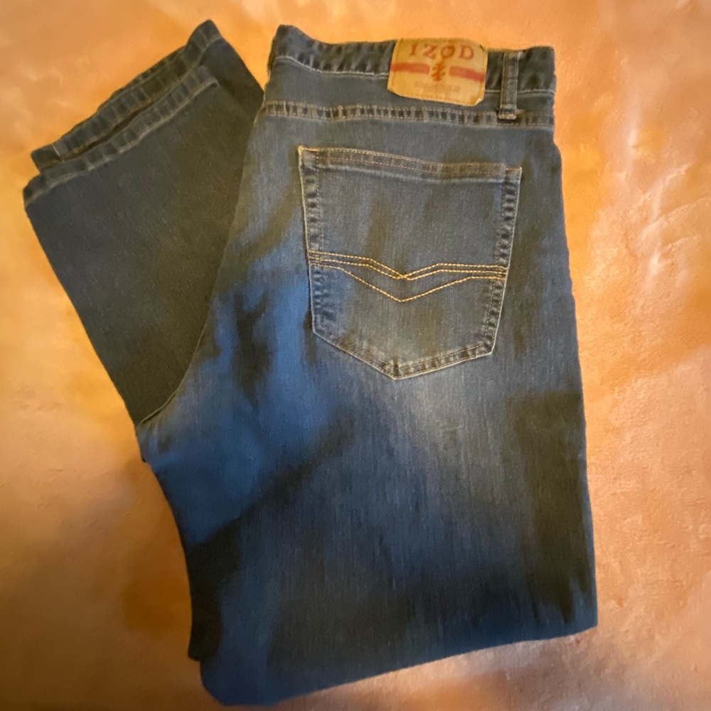 Mens Izod Jeans size 40/30.  Medium finish